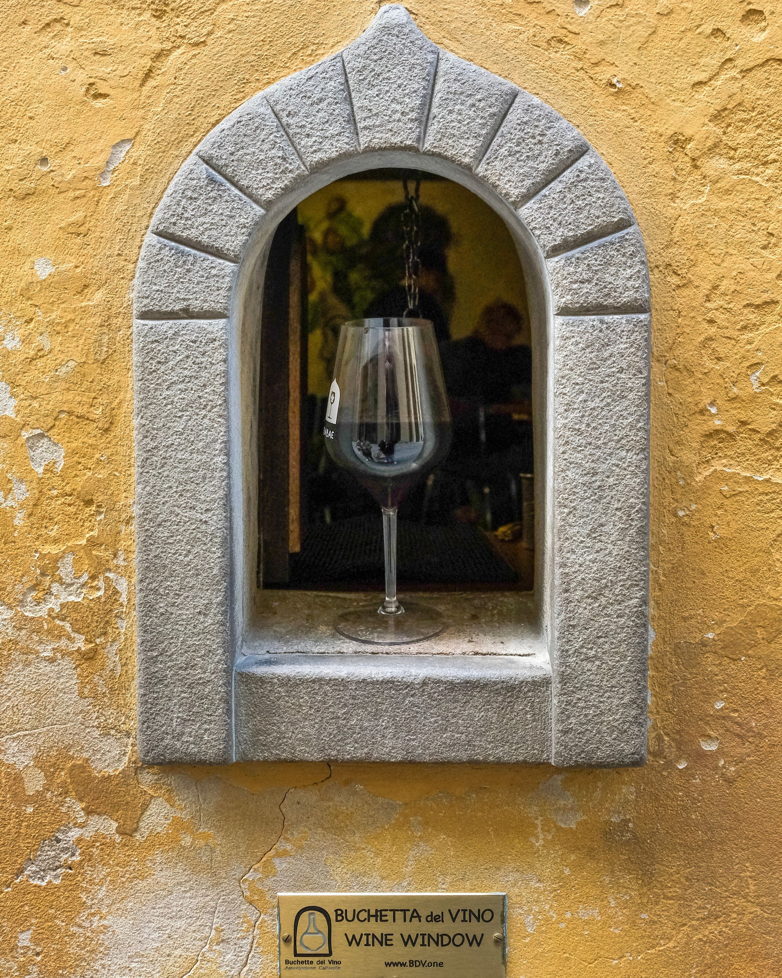 Florence's wine windows — the buchette del vino, demystified